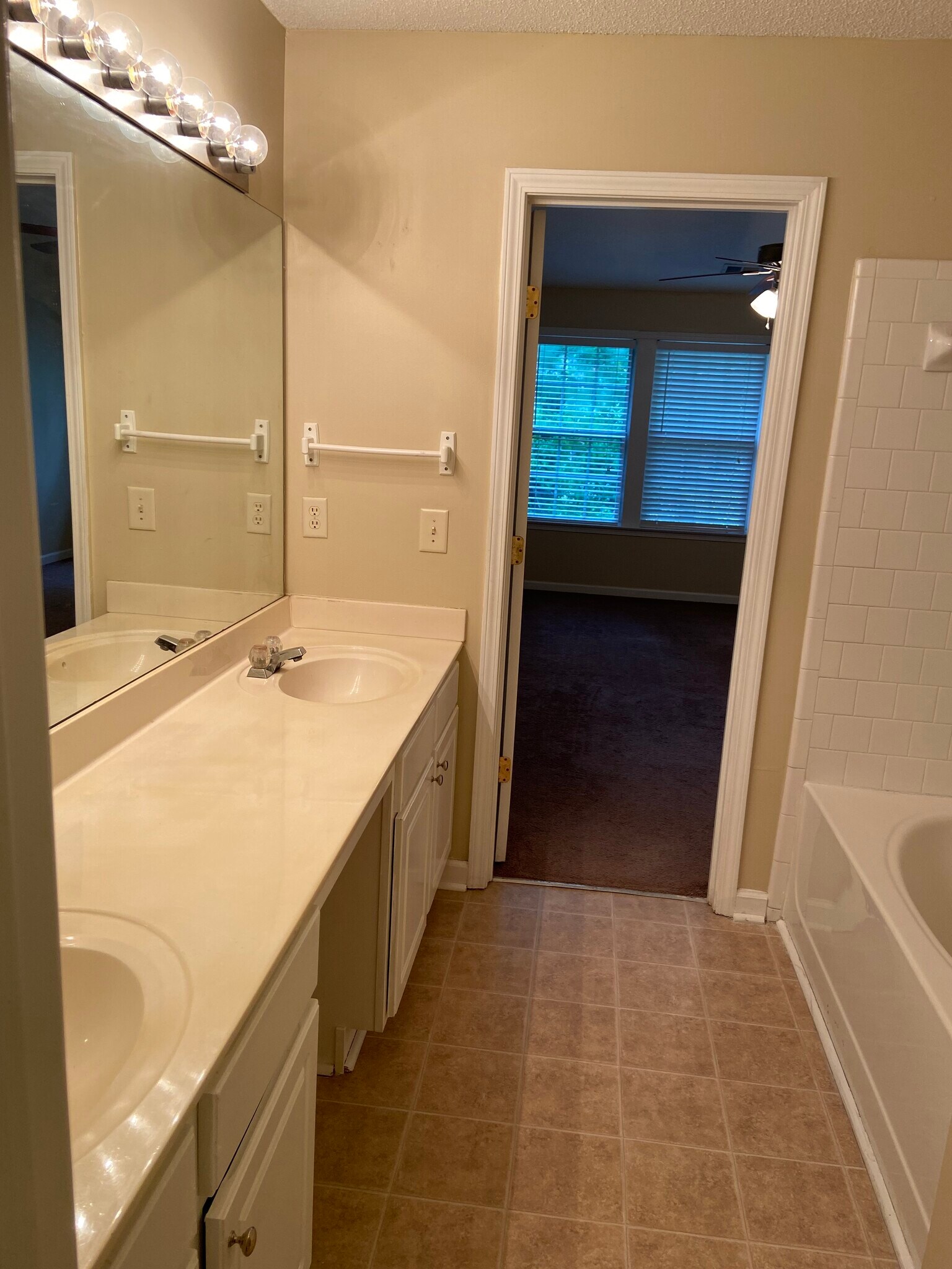 Building Photo - 1671 Heyford Cir NW