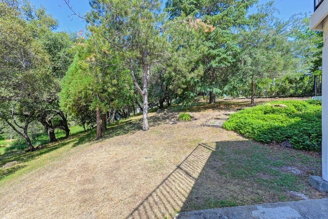 Building Photo - 23986 Oakmont Way