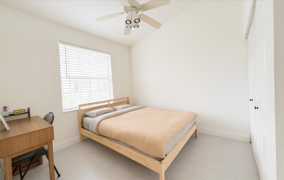 Building Photo - 18702 SW 27th St