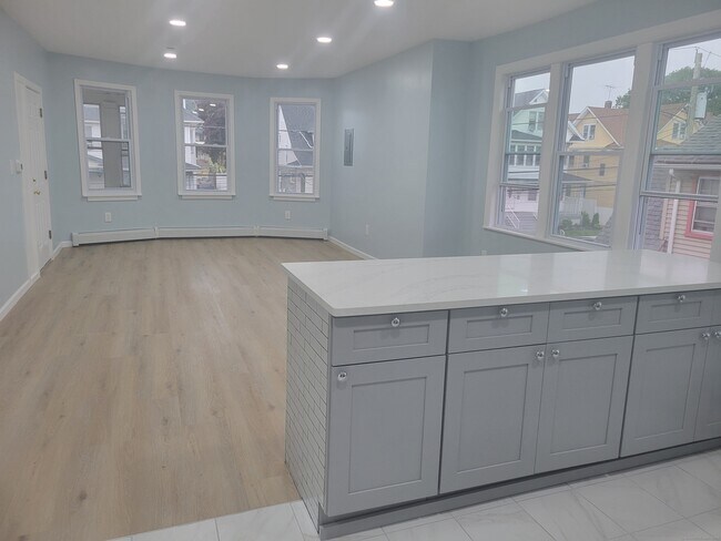 Building Photo - 201 Bronx Ave