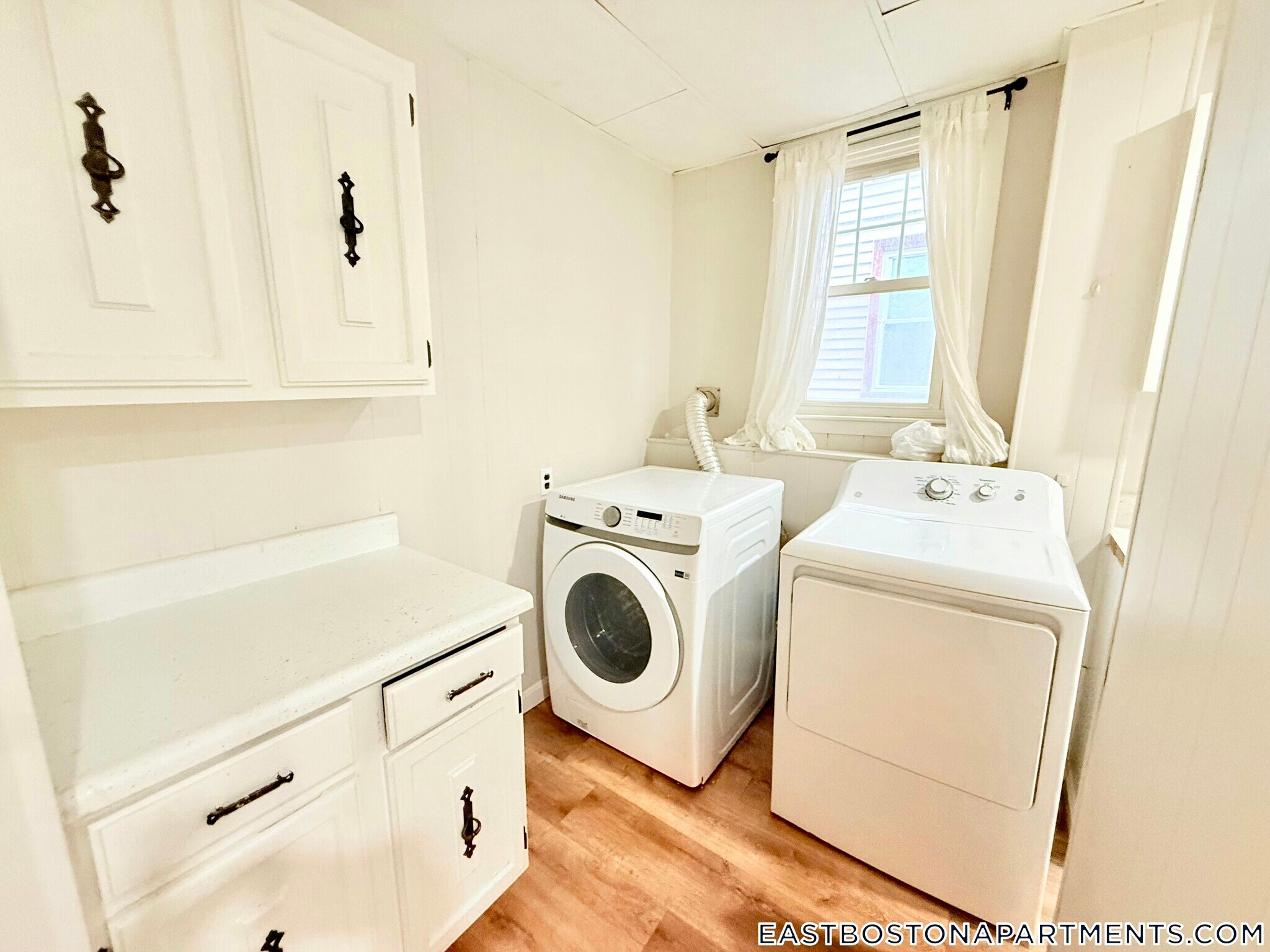 Building Photo - 31 Falcon St