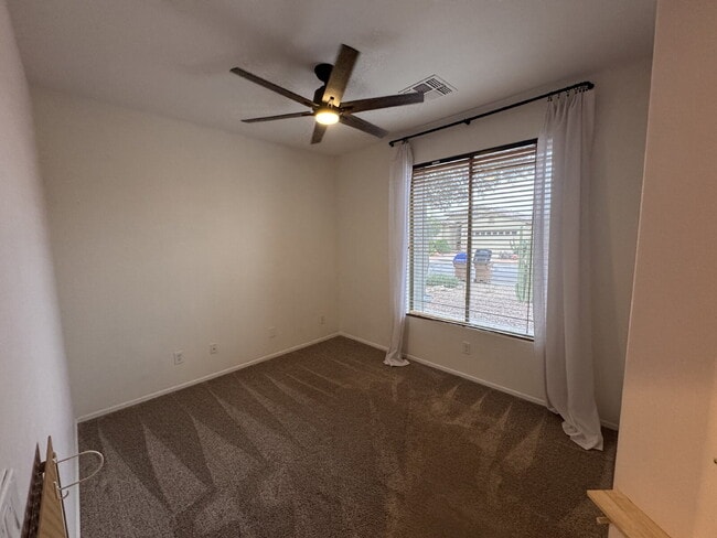 Building Photo - 30031 N Little Leaf Dr