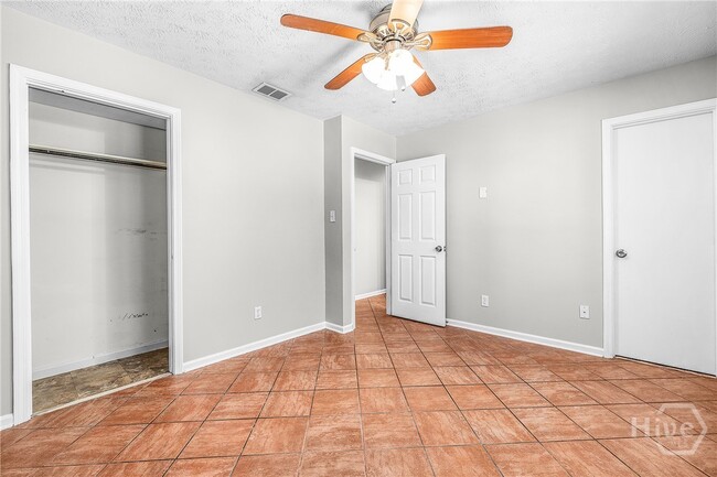 Building Photo - 615 W Tietgen St