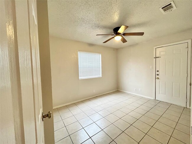 Building Photo - 2300 Cedrick Cove