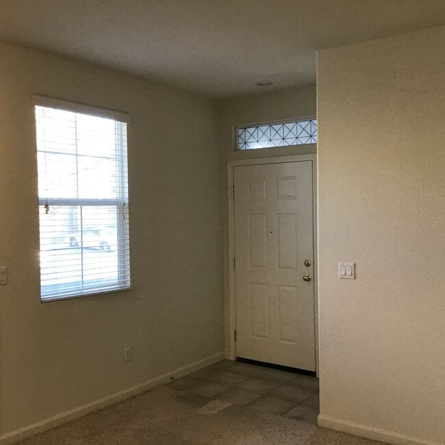 Building Photo - Beautiful Natomas area home on corner lot