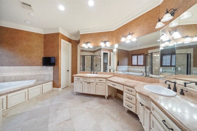 Building Photo - 30 N Palmiera Cir