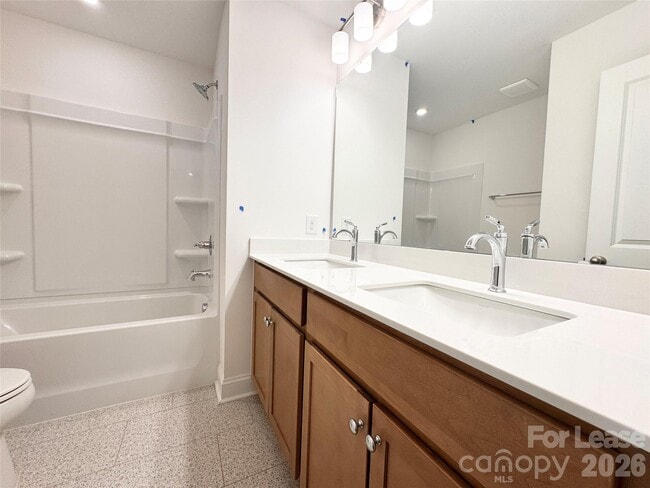 Building Photo - 2954 Clyde Dr