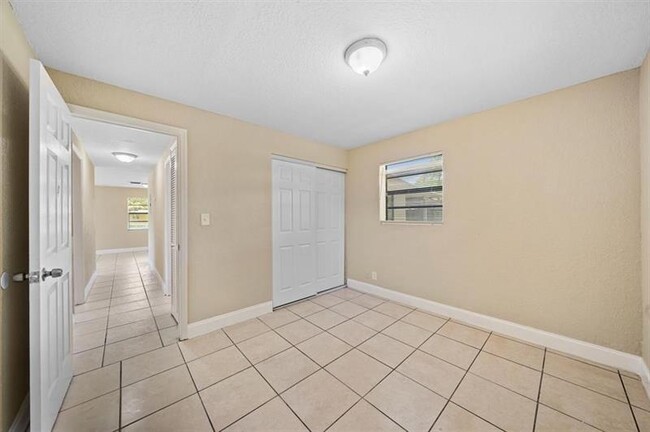 Building Photo - 1552 NW 15th Terrace