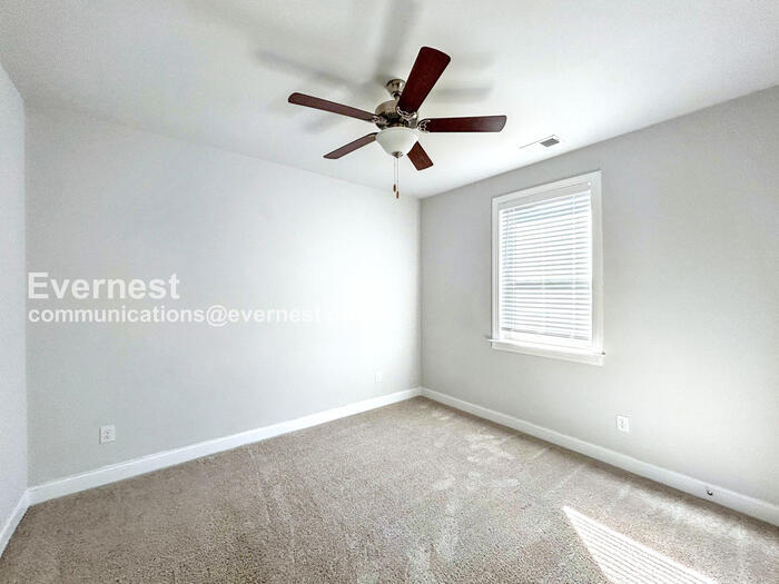 Building Photo - 331 Caledonia Ct