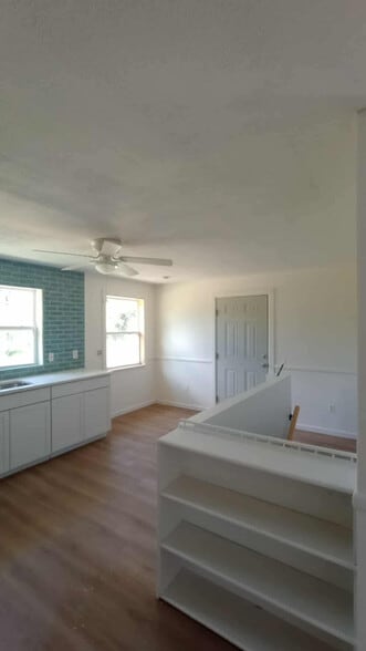 Building Photo - 3095 White Oak Rd