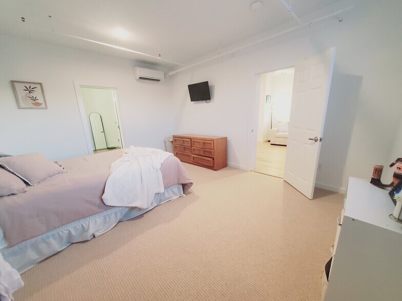 Building Photo - 39 Parker Ave