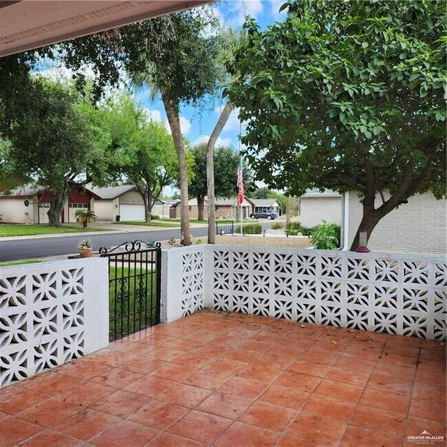 Building Photo - 22 Country Club Dr