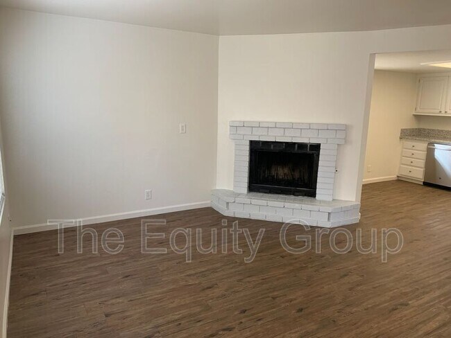 Building Photo - 3928 W Meadow Ave