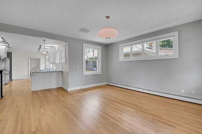 Building Photo - $4,600- 4 Bed, 3 Bath Home in Denver with ...