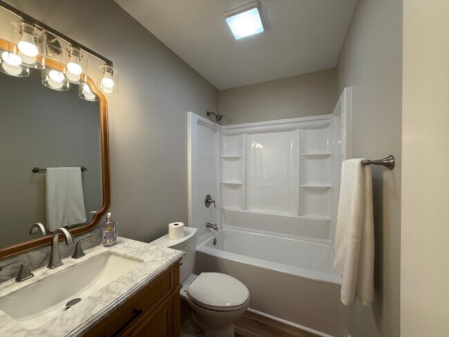 Building Photo - Now Available! Charming 3-Bedroom, 1-Bathroom Home in Decatur, AL