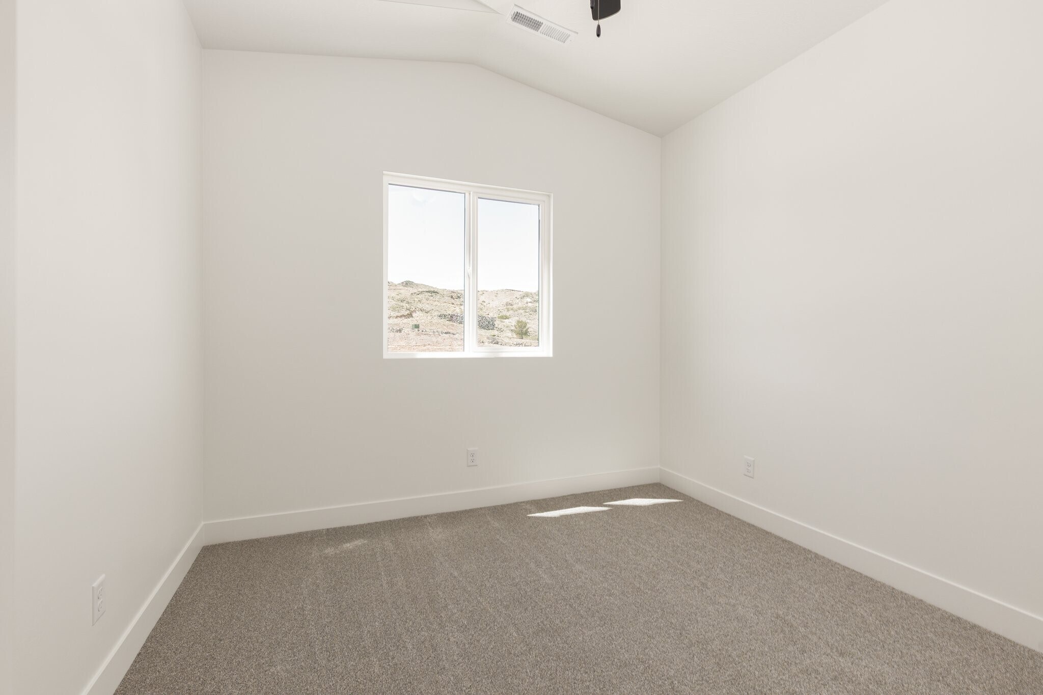 Building Photo - 2212 380 S