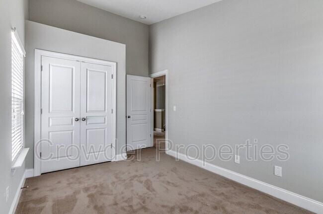 Building Photo - 362 Halton Crossing Dr SW