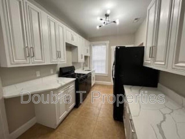 Building Photo - 3406 Wilkens Ave