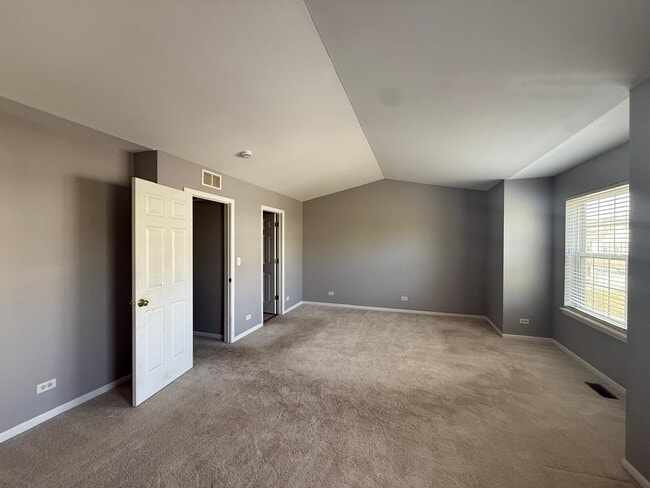 Building Photo - 2540 Hillsboro Blvd