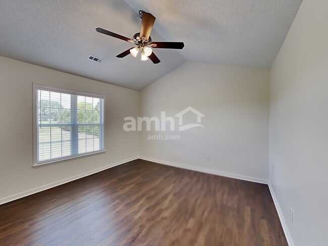 Building Photo - 116 Academy Ln