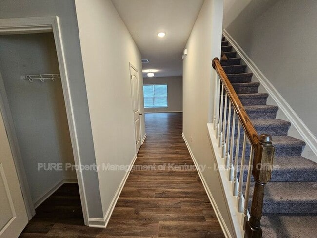 Building Photo - 121 Forester Ct