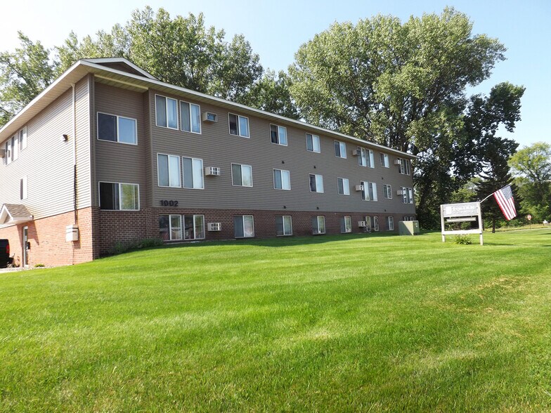 Primary Photo - Lincoln Pointe
