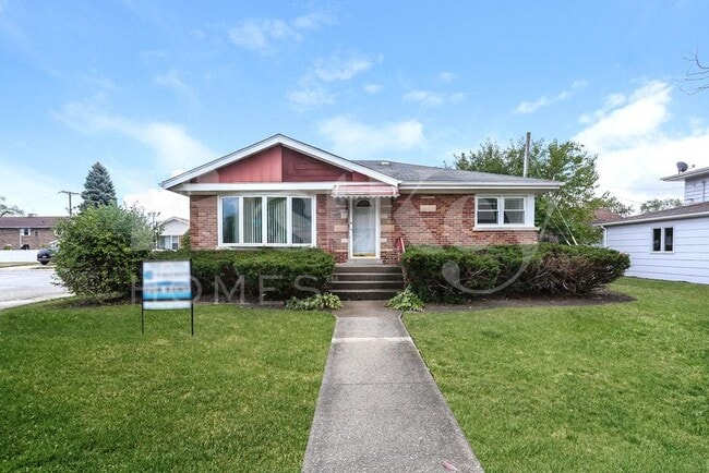 Building Photo - 701 E 162nd Pl