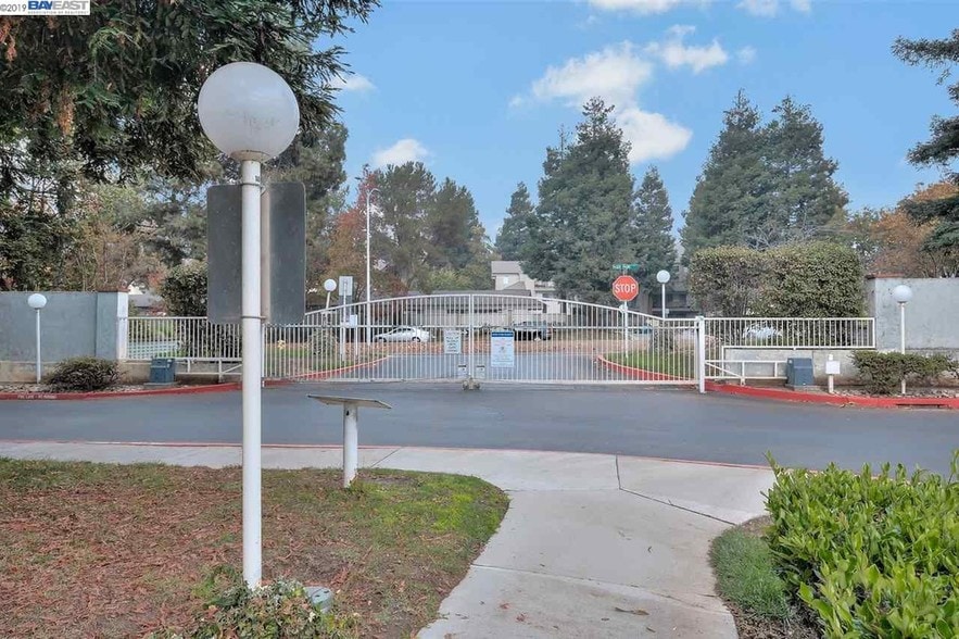 Building Photo - 3419 Bridgewood Terrace