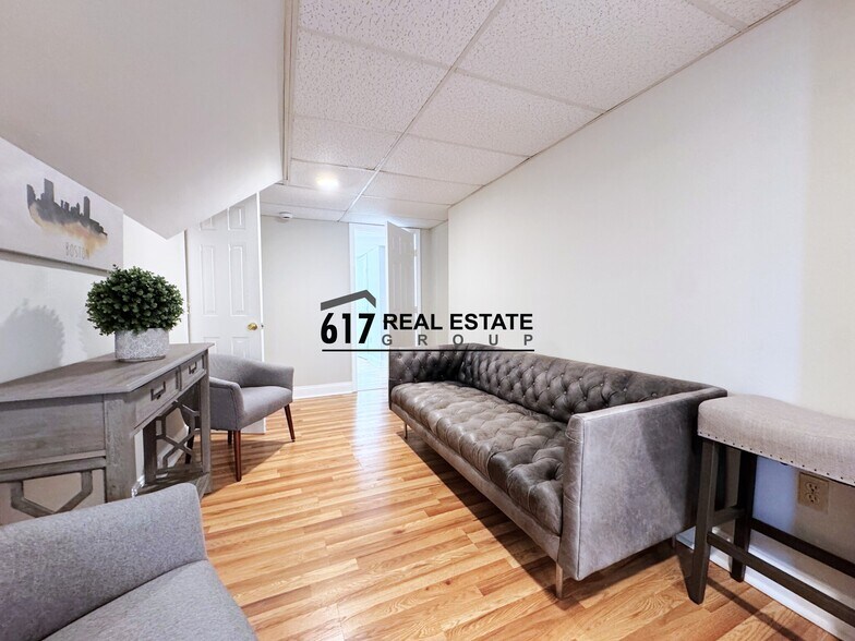 Building Photo - 140 Commonwealth Ave