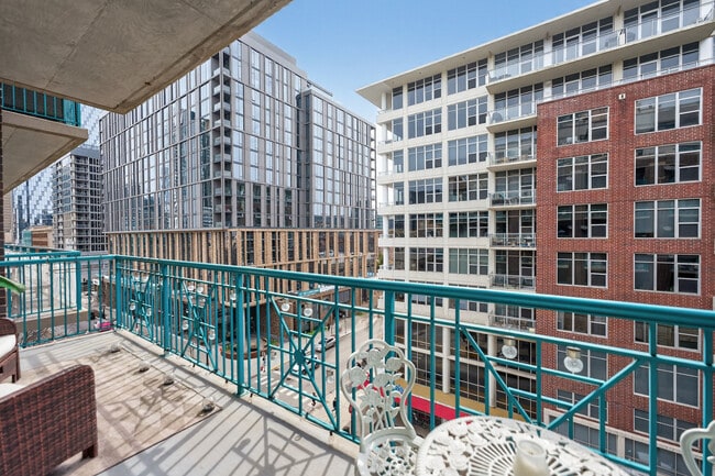 Building Photo - 910 W Madison St