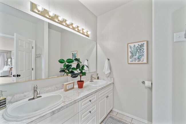 Building Photo - 4949 Rau Ln