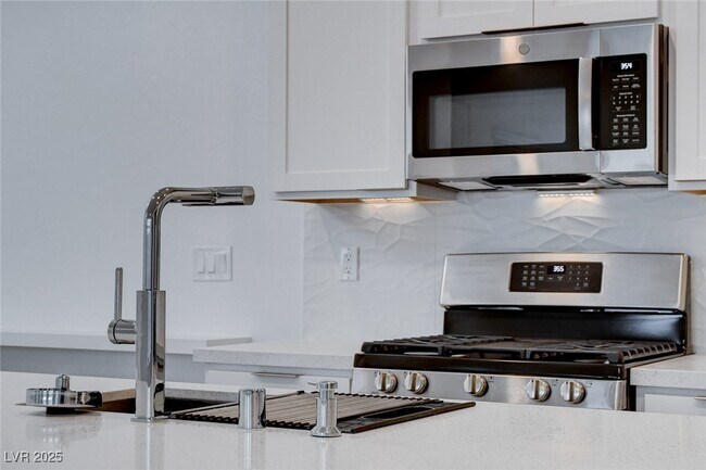 Building Photo - 237 Callen Falls Ave