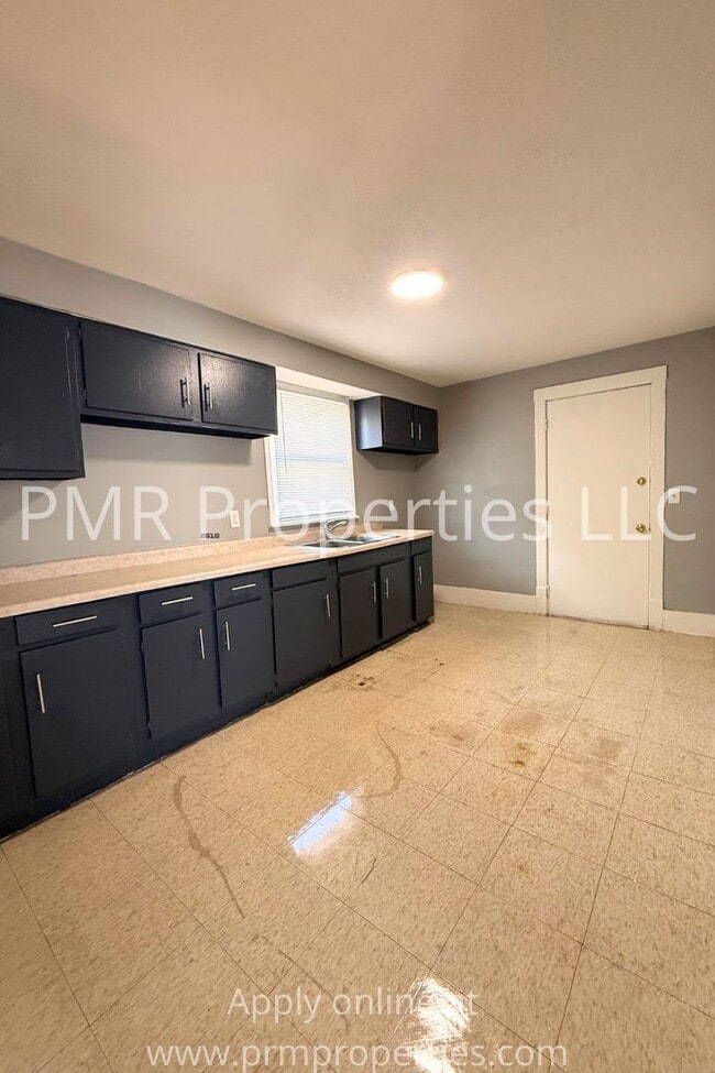 Building Photo - 4 Bedrooms / 1.5 Bathrooms House