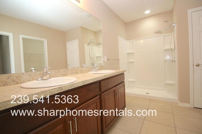 Building Photo - 709 SW 25th Ln