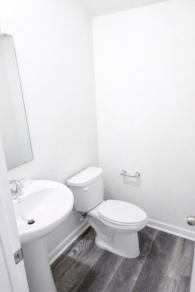 Building Photo - FIRST MONTH FREE - Stunning 3BR 2.5BA Home in Mooresville • 2 Car Garage