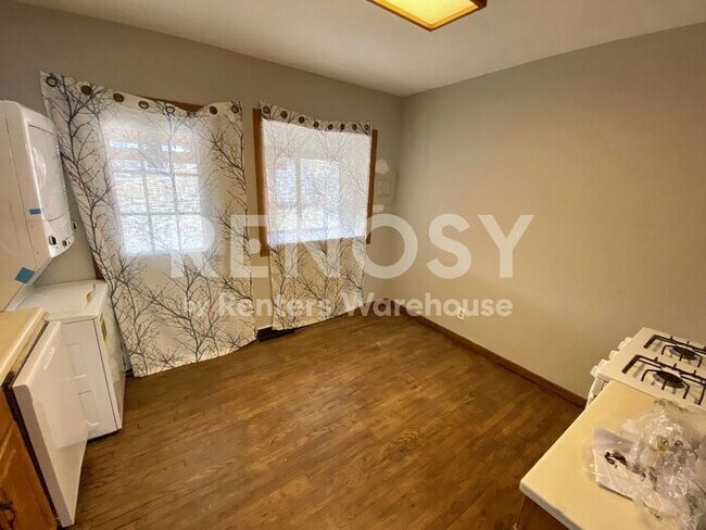 Building Photo - Charming 2 Bed 1 Bath in a Great Location