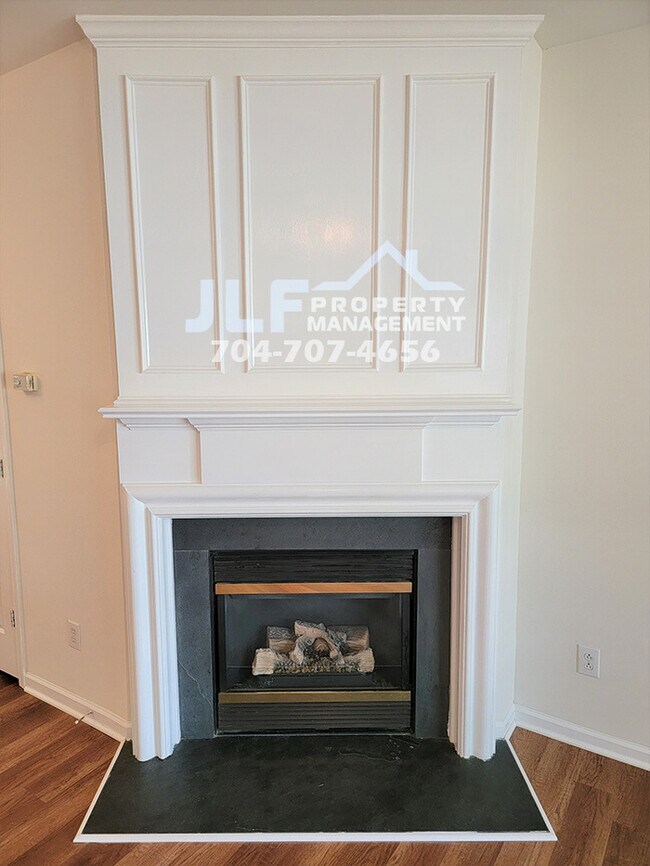 Building Photo - Great 3/2.5 Home in Sought After Charlotte...