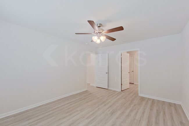 Building Photo - 341 Monarch Ln