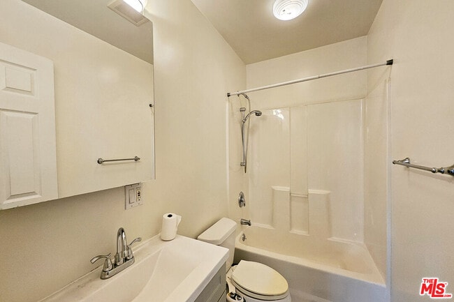 Building Photo - 302 N Griffith Park Dr