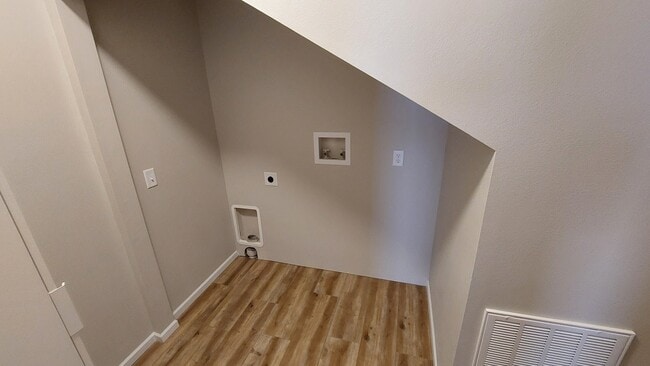 Building Photo - 204 6th Ave