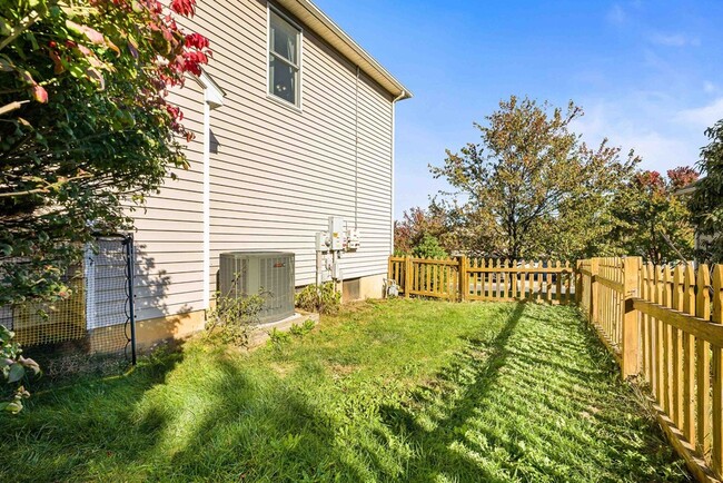 Building Photo - 1141 Decca Dr