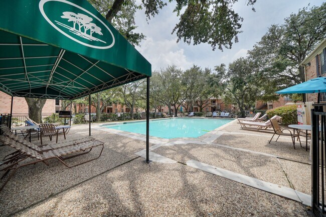 Building Photo - 2255 Braeswood Park Dr