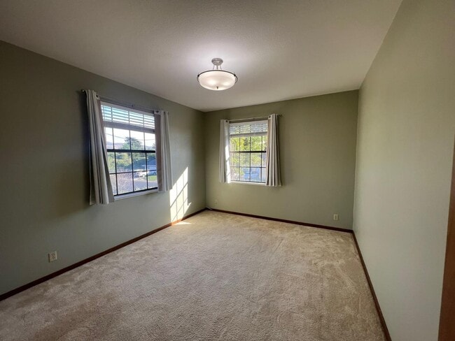 Building Photo - 381 St Andrews Ln