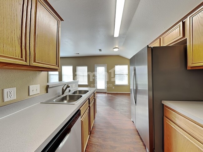 Building Photo - 308 Lake Travis Dr