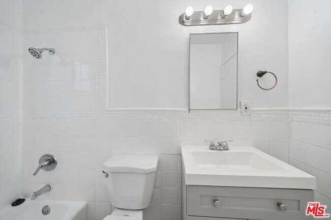 Building Photo - 7209 Willoughby Ave