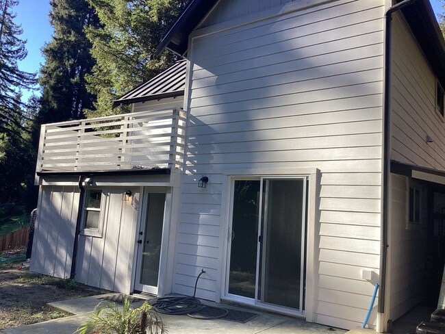 Building Photo - Desirable Soquel Location