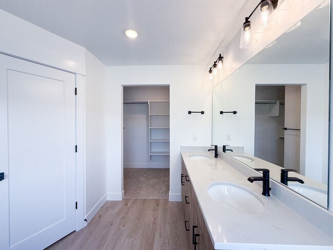 Building Photo - Spacious Family Home with Modern Upgrades