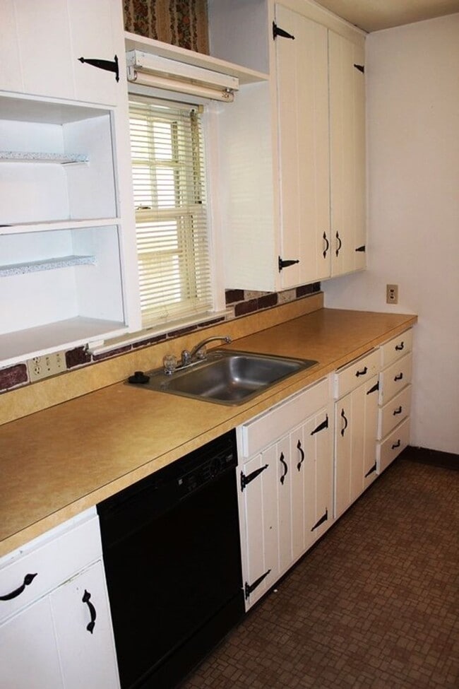 Building Photo - NEXT TO KSU!!!