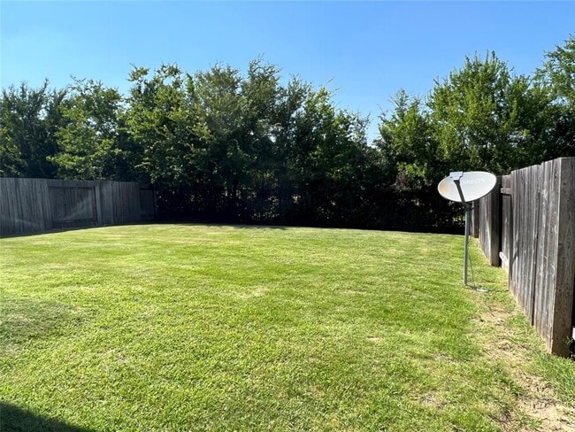Building Photo - 5817 Scenic Lake Dr