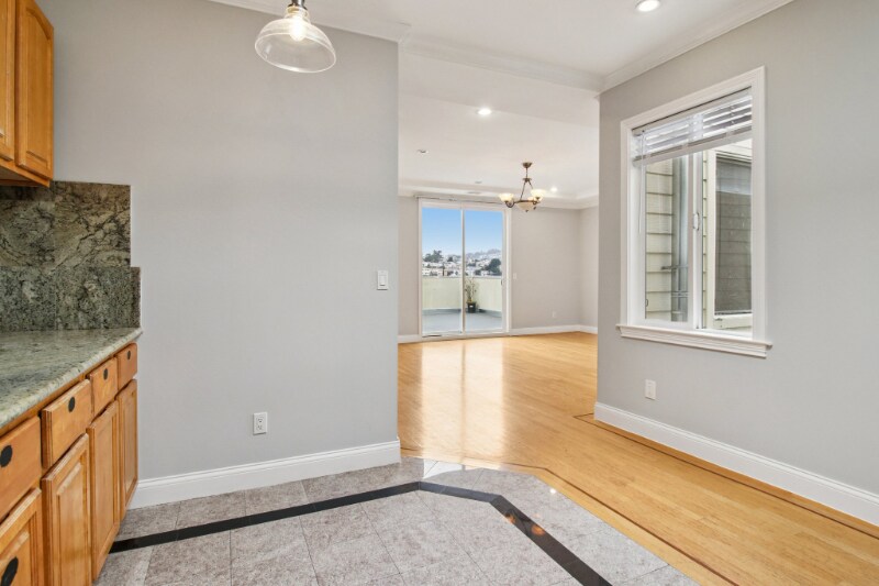 Building Photo - 163 Rae Ave